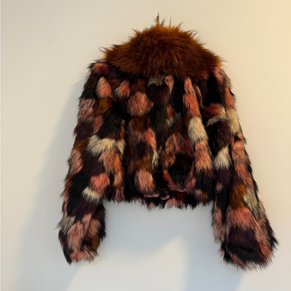 NWT Faux Fur Jacket - Picture 5 of 8